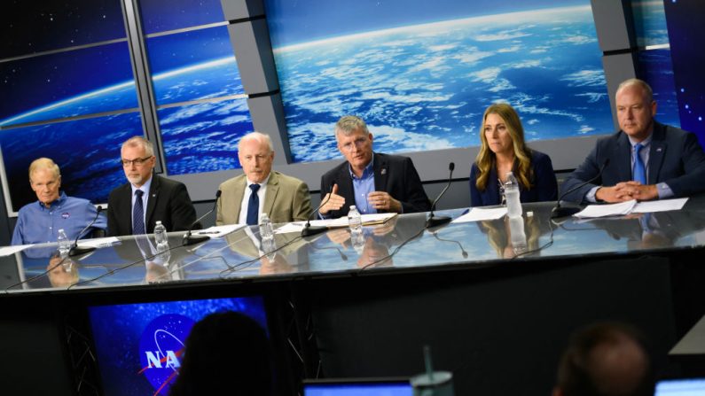 Des administrateurs de la NASA s'expriment lors d'une conférence de presse pour discuter des plans de retour de deux astronautes qui restent bloqués dans la Station spatiale internationale, au Centre spatial Johnson à Houston, au Texas, le 24 août 2024. (MARK FELIX/AFP via Getty Images)