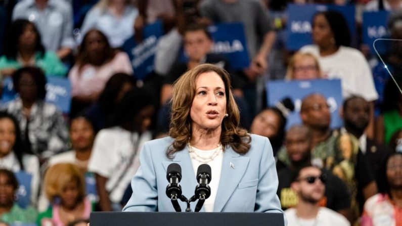 La candidate démocrate à l'élection présidentielle, la vice-présidente des États-Unis Kamala Harris, s'exprime lors d'un meeting de campagne au Georgia State Convocation Center à Atlanta, le 30 juillet 2024. (Megan Varner/Getty Images)