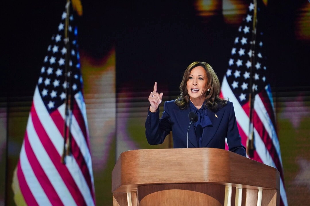 Kamala Harris présente sa vision de la présidence dans le discours d'acceptation de son investiture, à la Convention démocrate