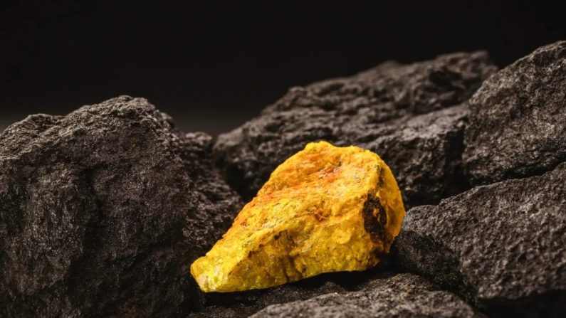 Minerai d'uranium. (Shutterstock)