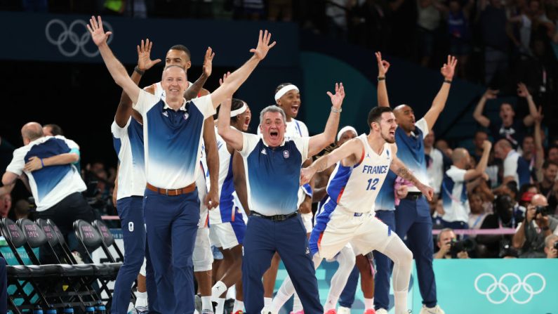 Vincent Collet quitte son poste de sélectionneur de l'équipe de France de basket, médaillée d'argent aux Jeux de Paris, au terme d'un mandat de quinze ans riche en trophées, rapportent plusieurs médias vendredi. (Photo : Jamie Squire/Getty Images)