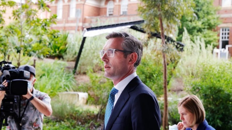 Le Premier ministre de la Nouvelle-Galles du Sud, Dominic Perrottet, arrive pour une mise à jour de Covid-19 à Sydney, en Australie, le 21 janvier 2022. Jenny Evans/Getty Images