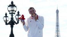 Paralympiques : Alexis Hanquinquant, le porte-drapeau français décroche l’or