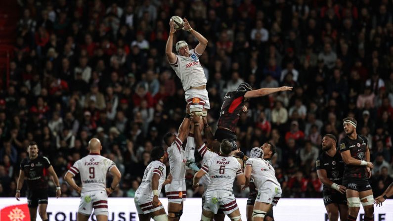 Bordeaux-Bègles, a mis fin dimanche en clôture de la 4e journée de Top 14 à la série d'invincibilité de Toulouse à domicile (16-12) et pris sa revanche trois mois après son humiliation en finale.  (Photo : VALENTINE CHAPUIS/AFP via Getty Images)