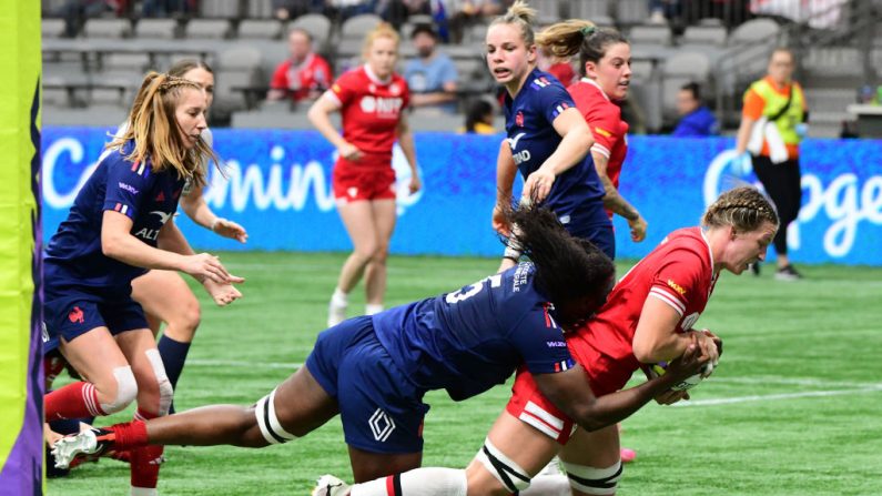 L'équipe de France de rugby féminin a été corrigée par le Canada 46-24 dimanche à Vancouver pour son premier match du tournoi "Women XV", qui réunit six des meilleures formations du monde. (Photo : DON MACKINNON/AFP via Getty Images)