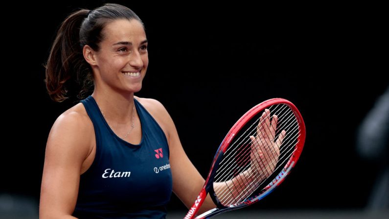 Caroline Garcia s'est qualifiée jeudi pour les quarts de finale du tournoi de Guadalajara en battant la Japonaise Ena Shibahara en deux sets lors du deuxième tour. (Photo : ULISES RUIZ/AFP via Getty Images)