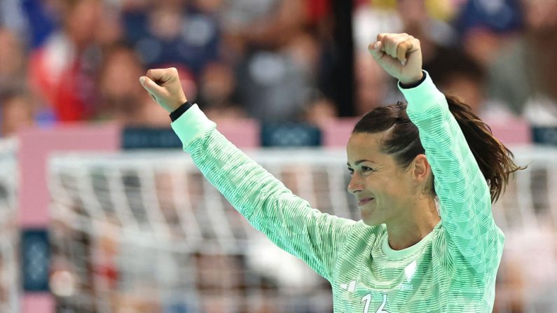 La gardienne de l'équipe de France de handball Cléopâtre Darleux, a annoncé dimanche s'être engagée pour une ultime saison avec le club de Metz où elle avait évolué de 2009 à 2011. (Photo : Steph Chambers/Getty Images)