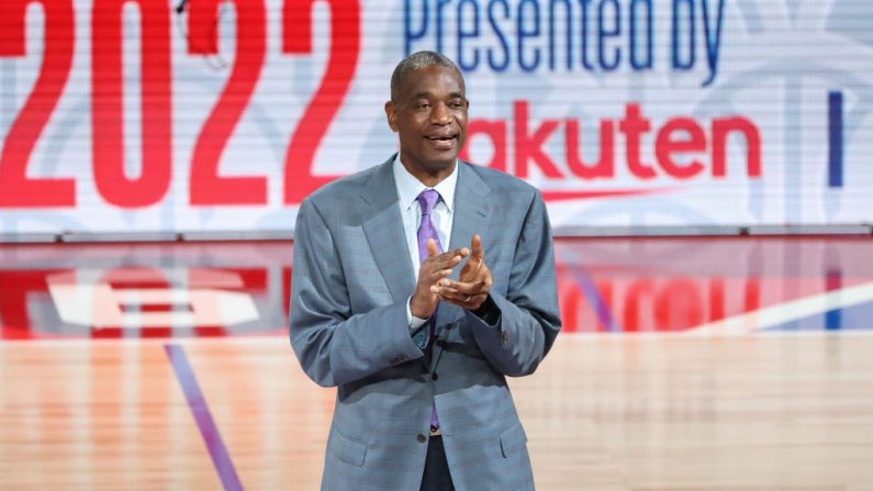 L'ancien basketteur congolais Dikembe Mutombo, qui avait joué vingt saisons en NBA, est mort à l'âge de 58 ans d'un cancer, a annoncé lundi la Ligue nord-américaine de basket. (Photo : Takashi Aoyama/Getty Images)