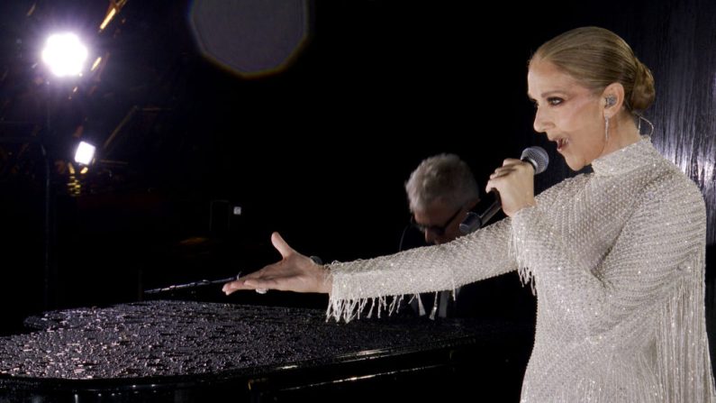 Céline Dion, chantant sur la tour Eiffel, le 26 juillet 2024. (Photo : IOC via Getty Images)