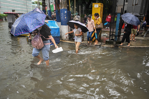 Une rue inondée à Manille le 5 septembre 2024, en raison des fortes pluies dues à la mousson du sud-ouest influencée par la tempête tropicale Yagi. (Photo TED ALJIBE/AFP via Getty Images)