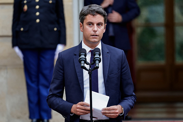 Gabriel Attal prononce un discours lors de la cérémonie de passation des pouvoirs à l'hôtel Matignon à Paris, le 5 septembre 2024. (Photo STEPHANE DE SAKUTIN/POOL/AFP via Getty Images)