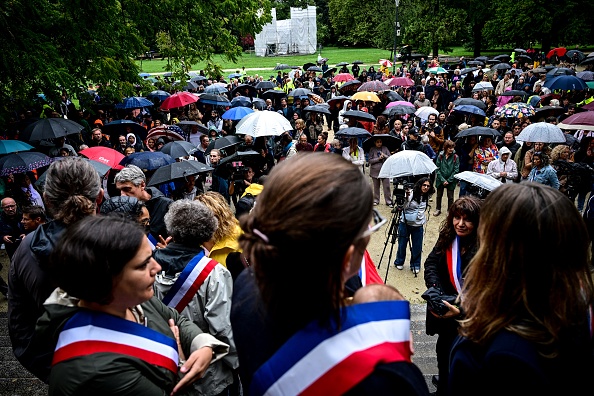 Marche blanche à Grenoble : des centaines de personnes ont rendu hommage à Lilian Dejean, l'employé municipal tué par balle