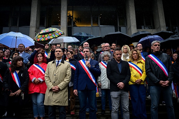 Le 9 septembre 2024, un hommage a été rendu devant l'hôtel de ville de Grenoble (Isère) à Lilian Dejean, employé municipal abattu le 8 septembre 2024 par un chauffard.   (OLIVIER CHASSIGNOLE/AFP via Getty Images)