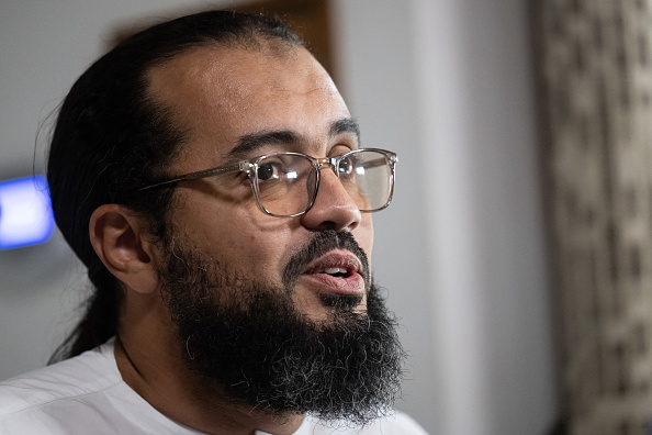 L'imam de la mosquée des Bleuets, l'imam Ismail, tient une conférence de presse dans les locaux voisins de la mosquée, à Marseille, le 9 septembre 2024. (MIGUEL MEDINA/AFP via Getty Images)