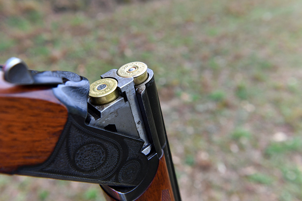 Auvergne : un enfant de quatre ans tire accidentellement avec un fusil de chasse et blesse grièvement son père