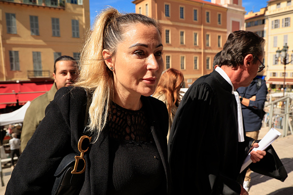 La propriétaire de l'agence d'influenceurs Shauna Events, Magali Berdah, arrive à son procès pour faillite et blanchiment d'argent au palais de justice de Nice. (VALERY HACHE/AFP via Getty Images)