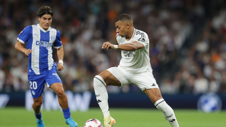 Le Real Madrid s'est fait peur mais a fini par s'imposer logiquement (3-2) mardi au Santiago Bernabéu lors de la septième journée de Liga et mis la pression sur son grand rival le FC Barcelone, toujours leader. (Photo : Gonzalo Arroyo Moreno/Getty Images)