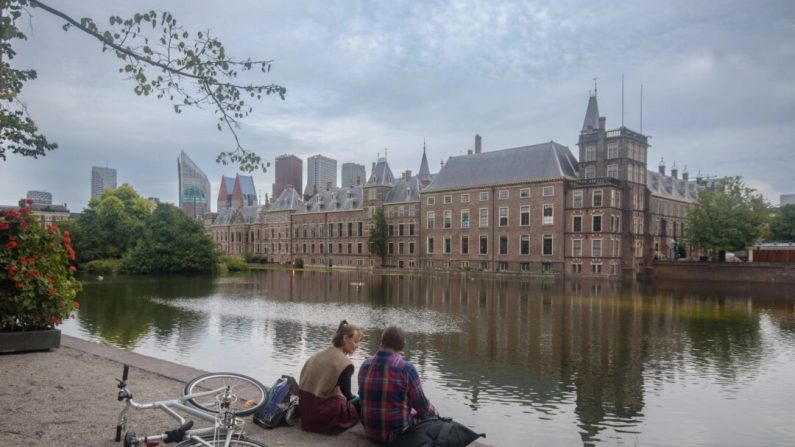 Le Binnenhof, le bâtiment qui abrite le Parlement et le bureau du Premier ministre des Pays-Bas, à La Haye, le 18 juillet 2023. (Mihut Savu/Epoch Times)