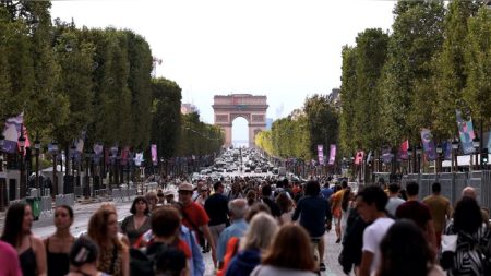 JO 2024 : un défilé prévu sur les Champs-Élysées avec les médaillés, qui seront décorés par le chef de l’État