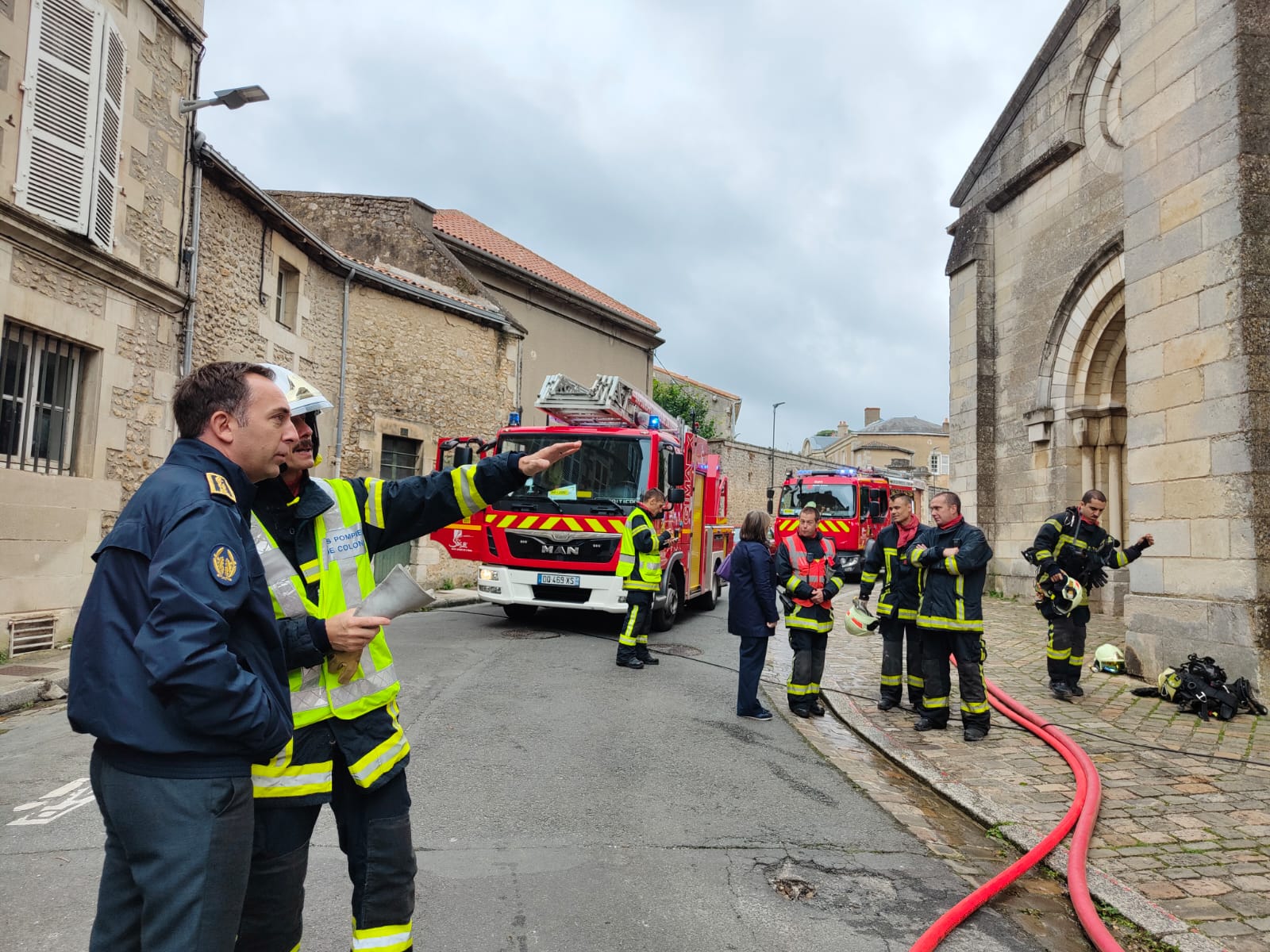 Poitiers : une église médiévale classée à l'Unesco a été la cible d'un incendie provoquant des "dégâts considérables"