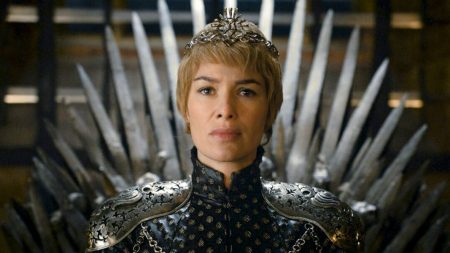 Une réplique du trône de fer de la série « Game of Thrones » vendue aux enchères pour 1,49 million de dollars US