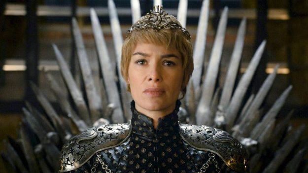 Une réplique du trône de fer de la série « Game of Thrones » vendue aux enchères pour 1,49 million de dollars US