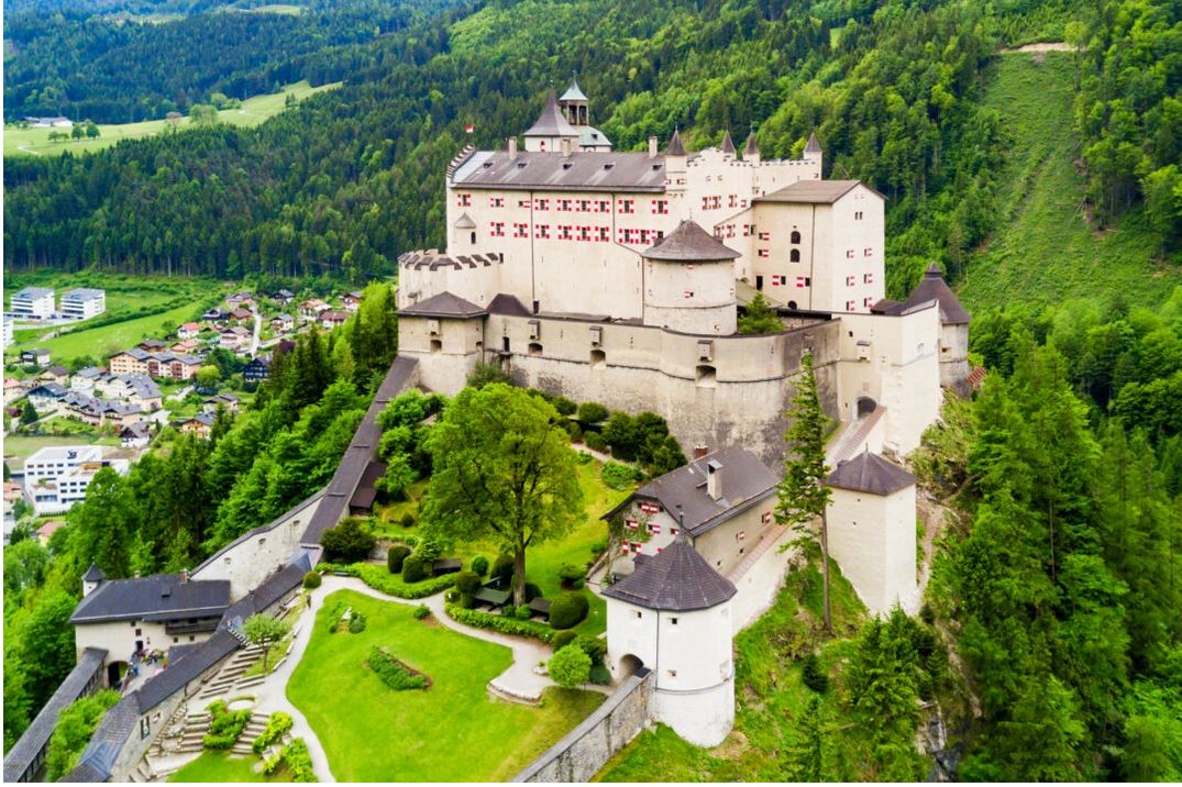 Le château de Hohenwerfen : majestueusement perché en Autriche