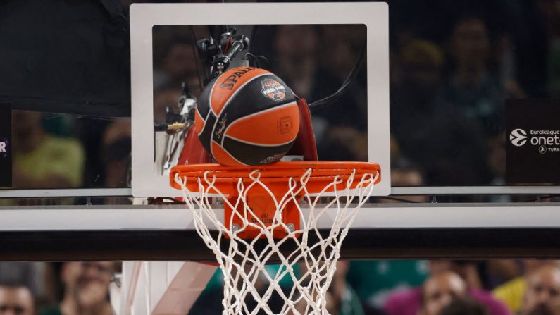 Villeurbanne, porté par Neal Sako, héros de la rencontre, a remporté sa première victoire de la saison en Euroligue face aux Italiens du Virtus Bologne (87-85), jeudi à domicile lors de la 2e journée. (Photo : ODD ANDERSEN/AFP via Getty Images)