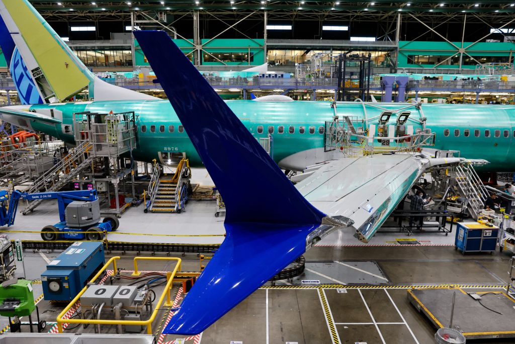 Boeing supprime 17.000 emplois et met fin à la production de l'avion-cargo 767