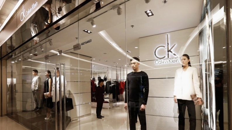 Un mannequin vivant lors de la présentation de l'automne 2012 dans un magasin Calvin Klein à Oriental Plaza à Pékin le 13 novembre 2012. (Lintao Zhang/Getty Images pour Calvin Klein)