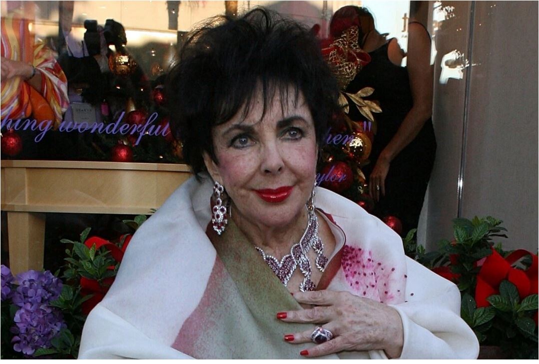 Le fils d'Elizabeth Taylor se souvient de l'intervention de sa famille face à la consommation d'alcool et de drogues de l'actrice