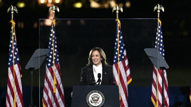 La vice-présidente et candidate démocrate à l'élection présidentielle Kamala Harris s'exprime à l'Ellipse, au sud de la Maison Blanche, à Washington, DC, le 29 octobre 2024. (BRENDAN SMIALOWSKI/AFP via Getty Images)