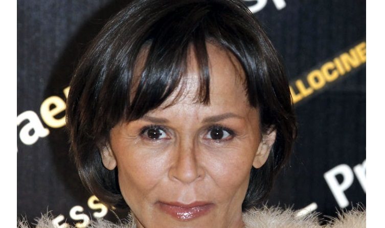 L'actrice Christine Boisson pose à son arrivée à la cérémonie de remise des prix Romy Schneider et Patrick Dewaere, le 04 avril 2011 à Paris. (FRANCOIS GUILLOT/AFP via Getty Images)