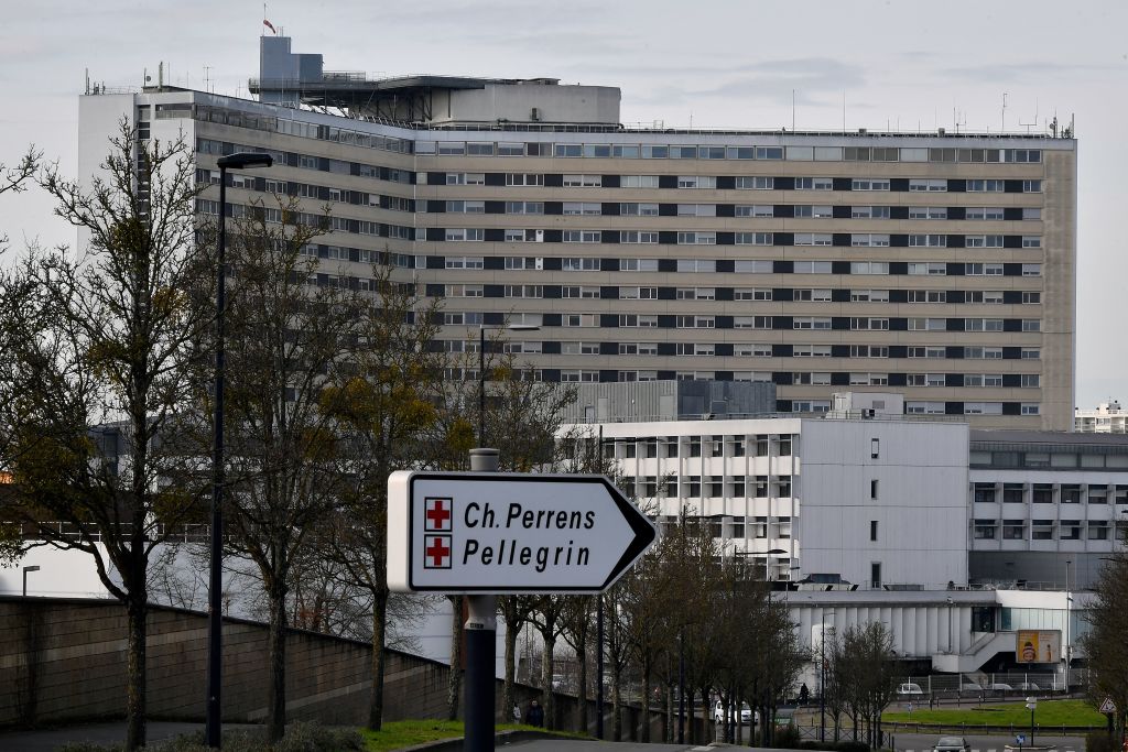 Une plaque du plafond s'effondre sur une jeune maman venant d'accoucher au CHU de Bordeaux