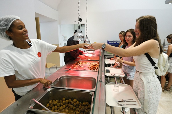 Budget : la commission des Finances adopte les repas à un euro pour tous les étudiants