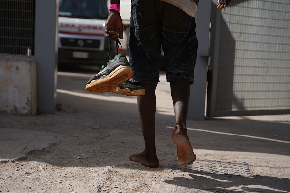 Accord entre Italie et Albanie : le bateau avec les premiers migrants est arrivé en Albanie