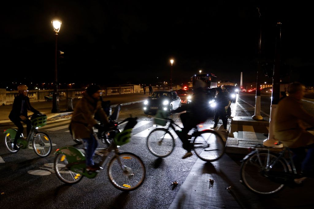 Paris : un cycliste de 27 ans a été tué après un différend avec un automobiliste, une enquête pour meurtre est ouverte