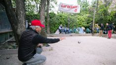 « C’est scandaleux » : expulsion en cours des boulistes du club de pétanque à Montmartre