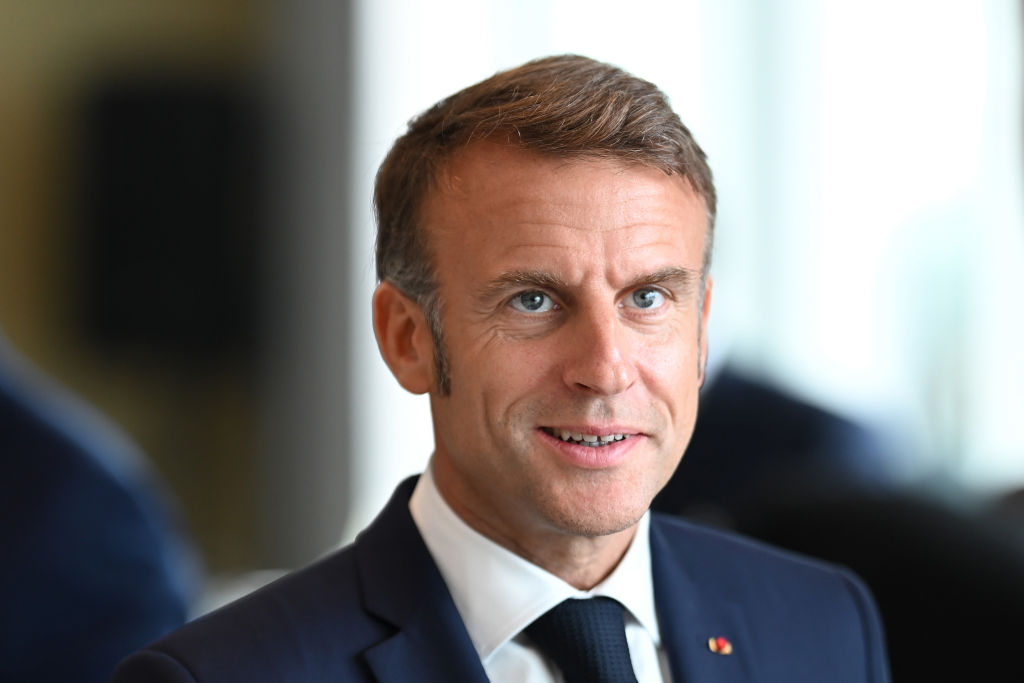 Vœux : en s'adressant aux Français, Emmanuel Macron espérer tourner la page de la dissolution