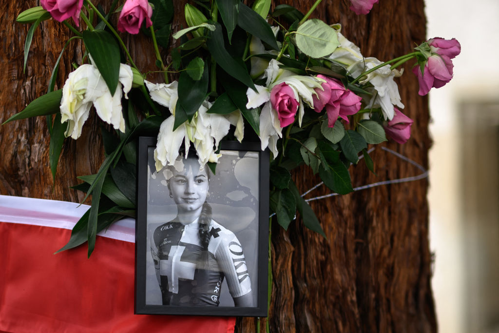 Chute mortelle de Muriel Furrer : la jeune cycliste, retrouvée dans les bois, serait restée sans secours plus d'une heure