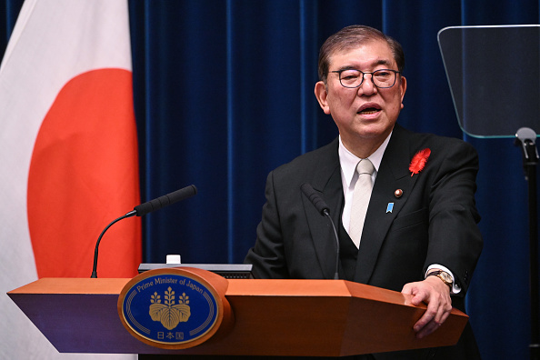 Le nouveau Premier ministre japonais, Shigeru Ishiba, s'exprime lors d'une conférence de presse le 1er octobre 2024 à Tokyo, au Japon. (Photo Yuichi Yamazaki - Pool/Getty Images)