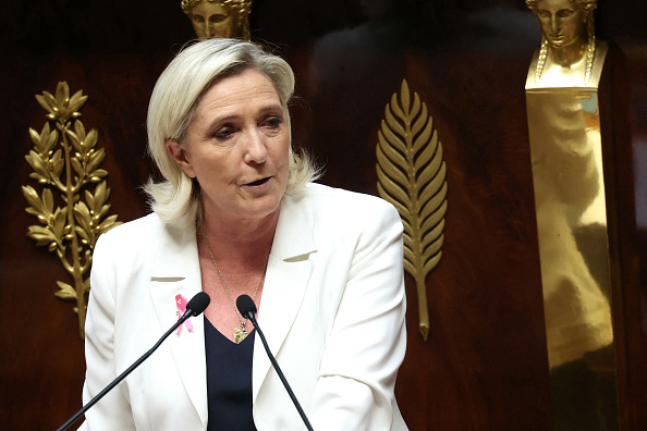 Loi immigration : Marine Le Pen demande à Michel Barnier de la "remettre à l'agenda" de l'Assemblée dès 2025