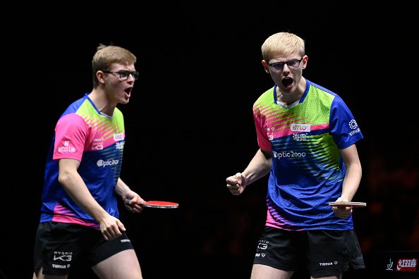 Alexis Lebrun (à g.) et Felix Lebrun lors du tournoi China Smash Table Tennis 2024 à Beijing, le 3 octobre 2024. (Photo by WANG ZHAO/AFP via Getty Images)