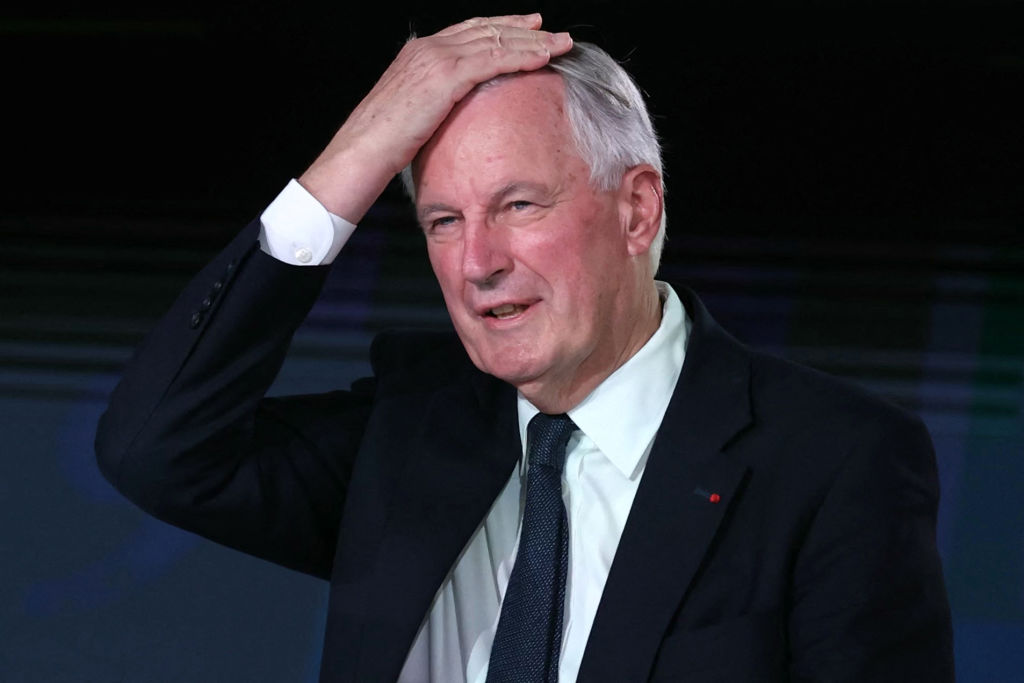 "Tout s'est très bien passé" : Michel Barnier "a été opéré ce week-end d’une lésion cervicale"