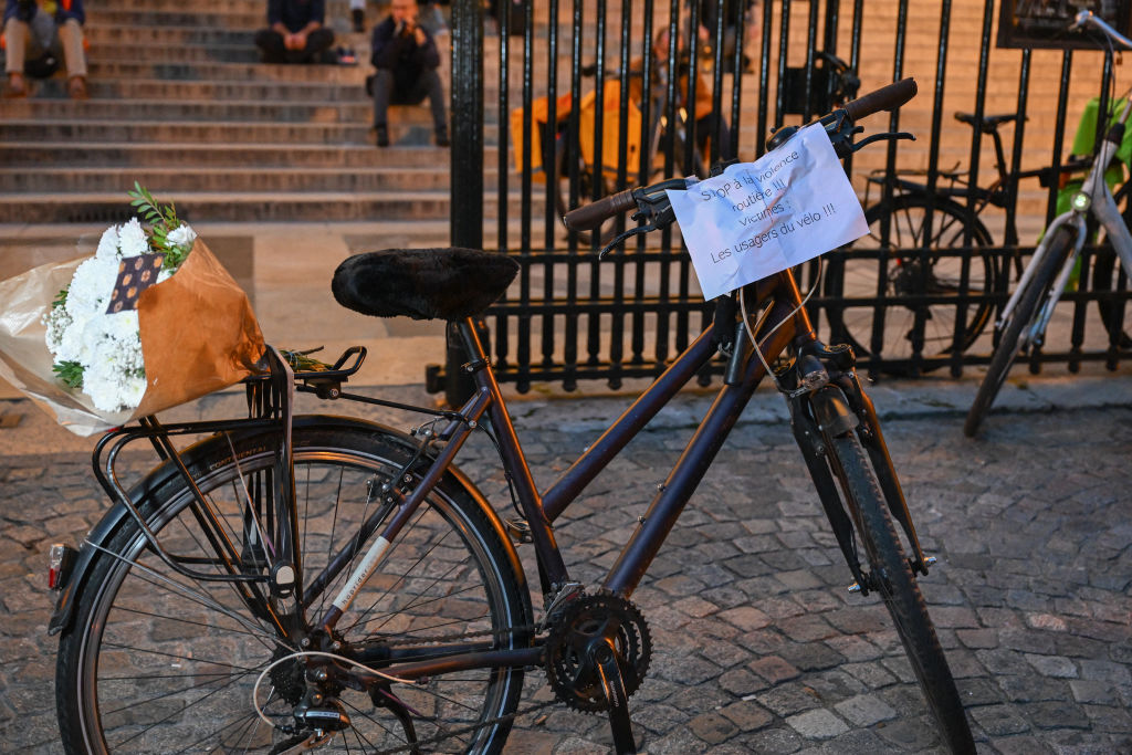 Mort du cycliste Paul Varry, écrasé à Paris : le partage de "l'espace public" en question