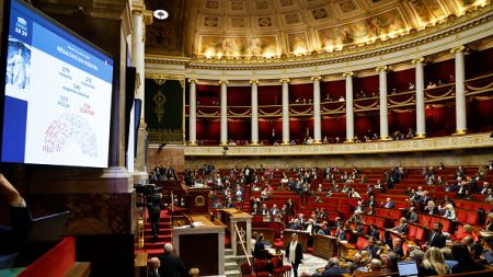 Budget : la gauche et les macronistes retirent des amendements pour accélérer les débats