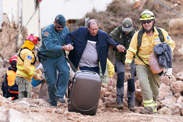 Des secouristes interviennent après des inondations sans précédent dans la région, le 30 octobre 2024 à Letur, dans la province d'Albacete, en Espagne. (Mateo Villalba Sanchez/Getty Images)