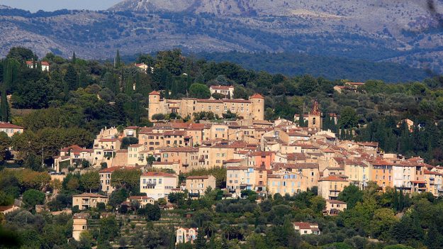 Var : il lègue 2,5 millions d’euros à son village pour créer « une garderie pour personnes âgées »