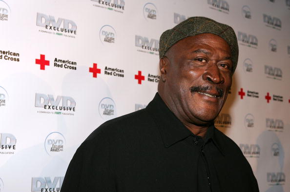 L'acteur John Amos, à la cérémonie des DVD Exclusive Awards 2005 à l'Annenberg Building au California Science Center à Los Angeles, Californie.   (Vince Bucci/Getty Images)