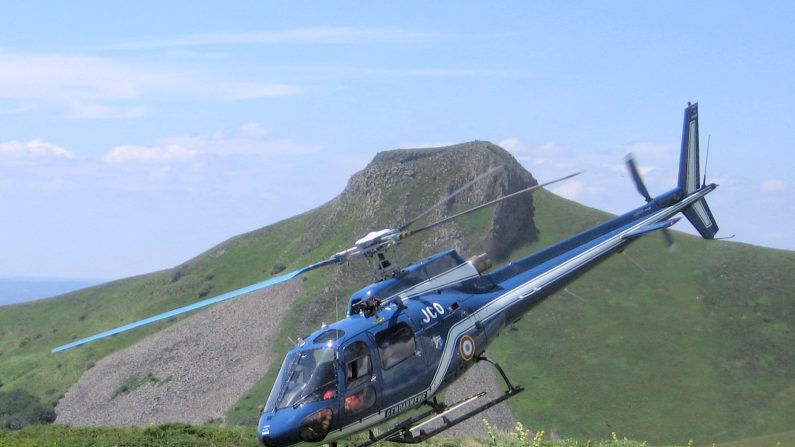 Illustration. Hélicoptère de secours de la gendarmerie française en action. (crédit photo Domenjod)